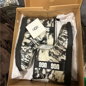 🌟‼️Brand NEW UGG Classic Clear Mini Marble Boots‼️🌟 (Never Worn‼️) — Size 11
